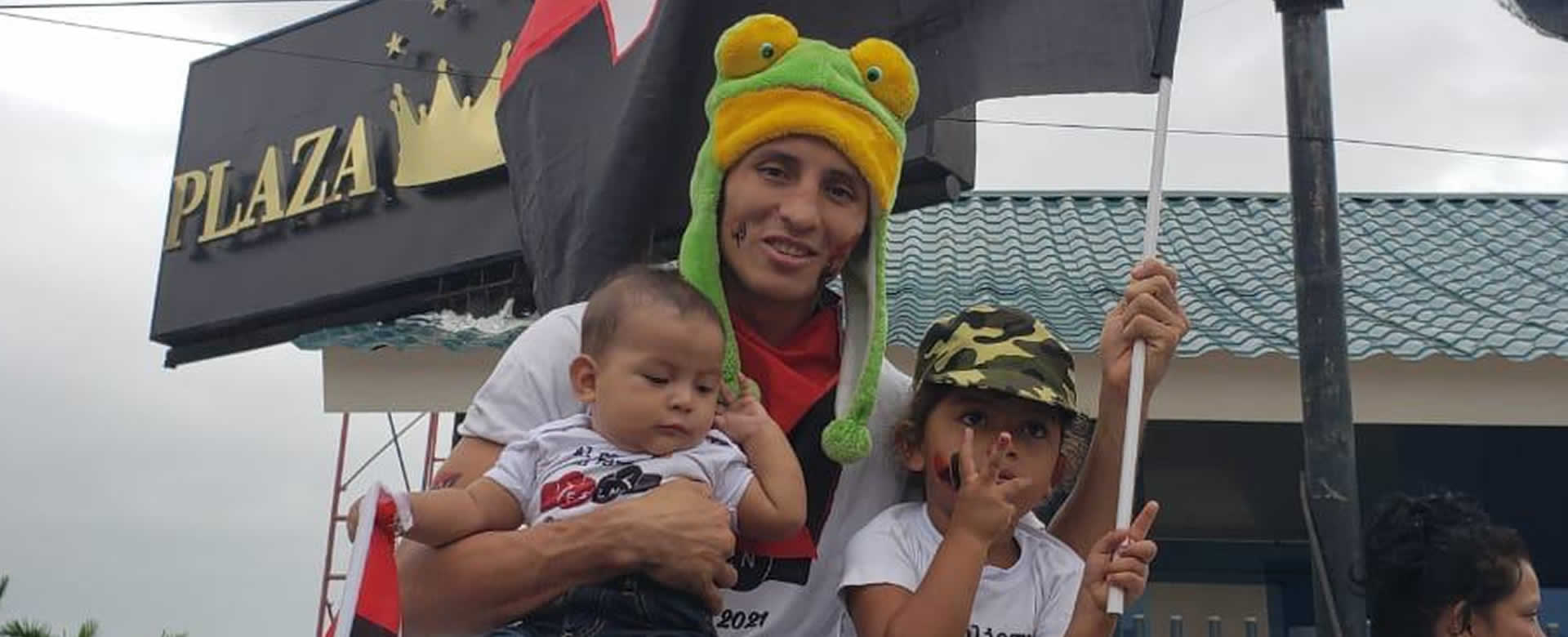 El campeón mundial Felix "El Gemelo" Alvarado presente en el Repliegue