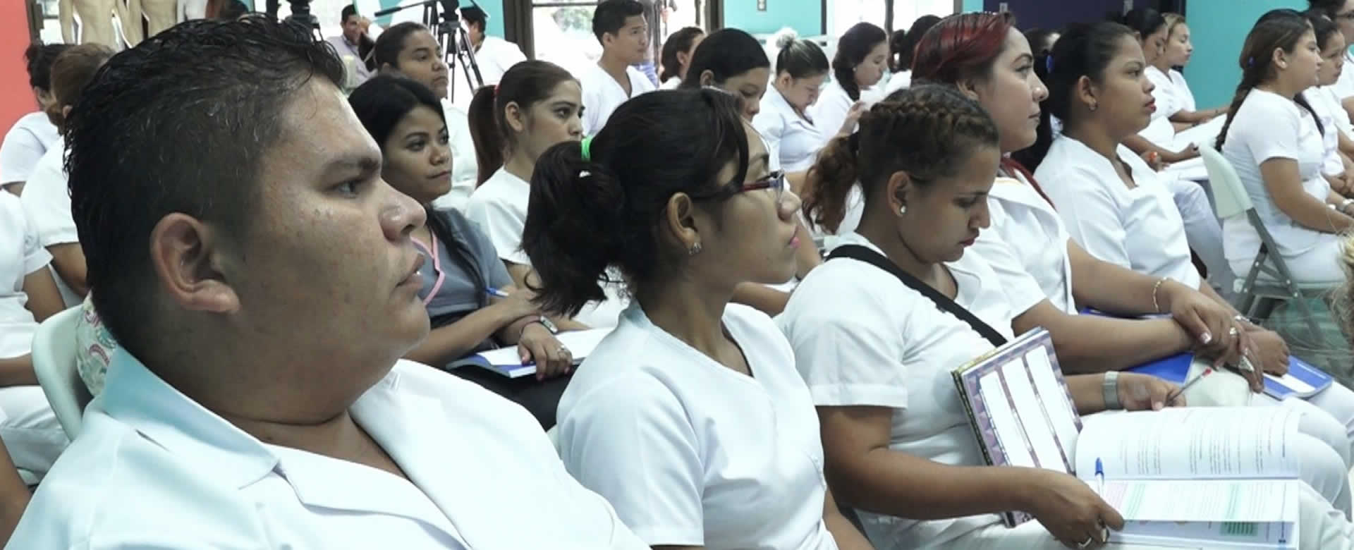 Enfermeros se capacitan para mejorar atención a pacientes con epidemias