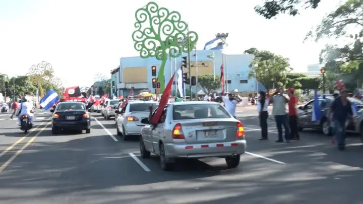 Gran caravana rojinegra recorre la novia del Xolotlán