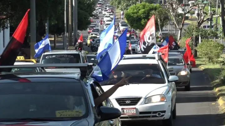 Gran caravana rojinegra recorre la novia del Xolotlán