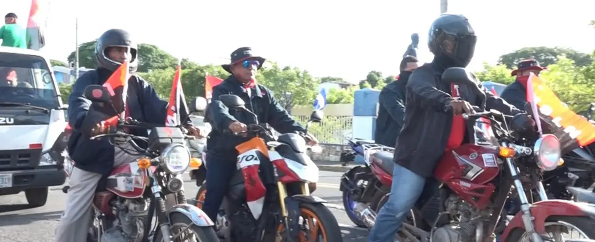 Gran caravana rojinegra recorre la novia del Xolotlán