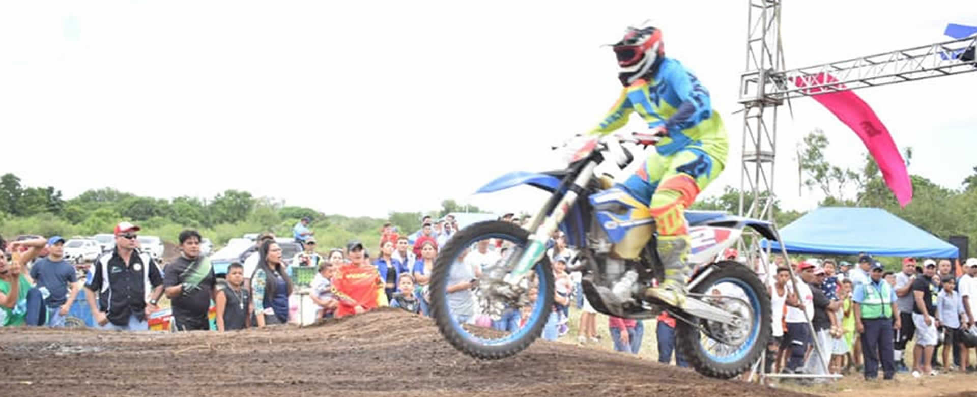 Leoneses estrenan nueva pista de Motocross "La Ceiba"