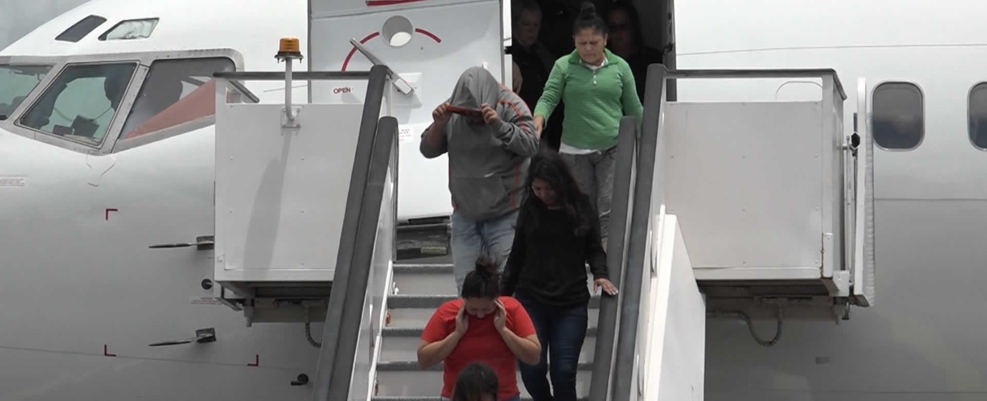 Cien nicaragüenses deportados de Estados Unidos llegan a su tierra