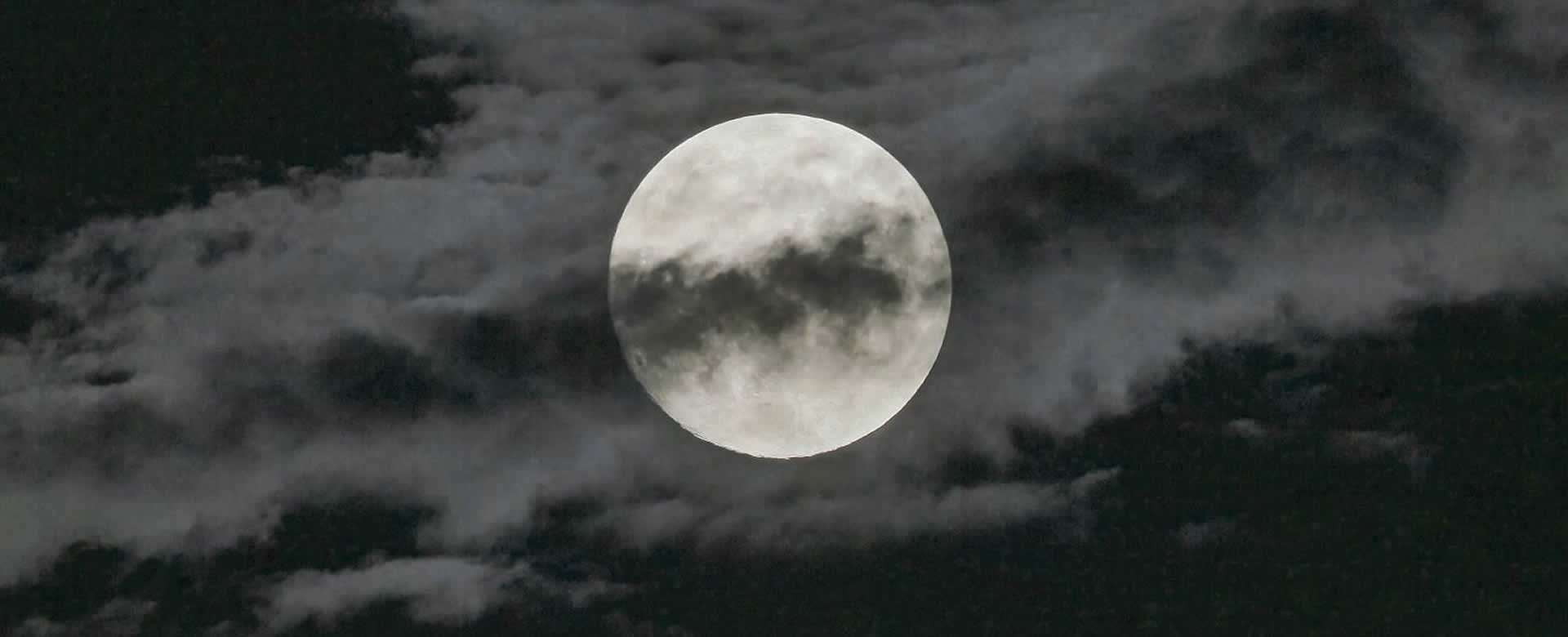 La noche de hoy América del Norte podrá apreciar la “superluna negra”