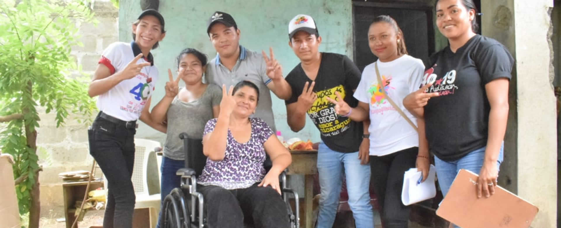 Promotoría solidaria entrega sillas de ruedas en el departamento de León