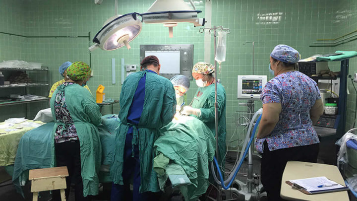 Bertha Calderón realiza jornada quirúrgica a pacientes con cáncer de mama