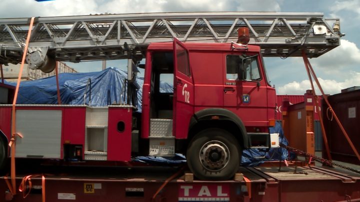 Bomberos unificados camión escalera
