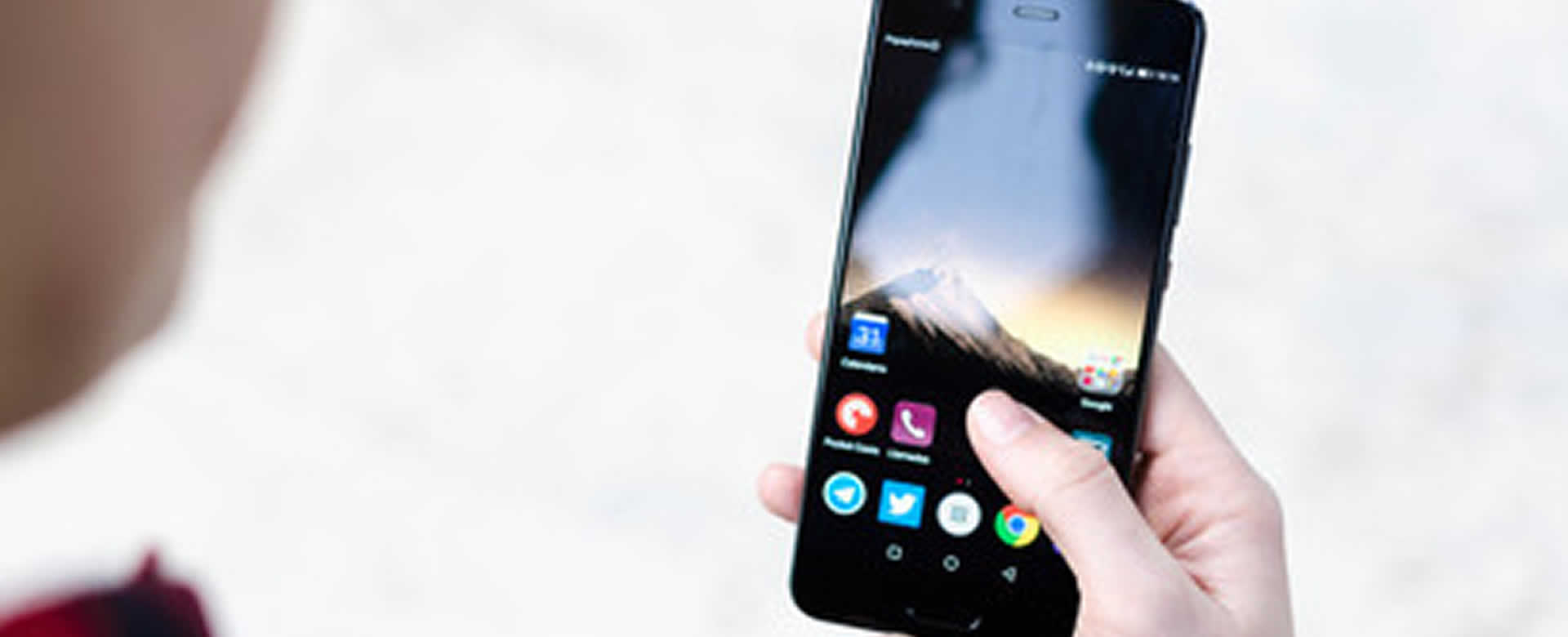 China: Niño fallece electrocutado mientras usaba su Huawei