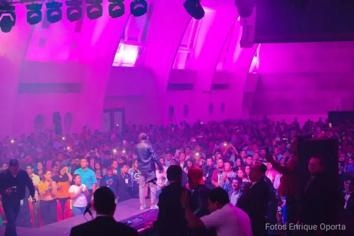 Adoración y avivamiento se vivió en el concierto de Lowsan Melgar