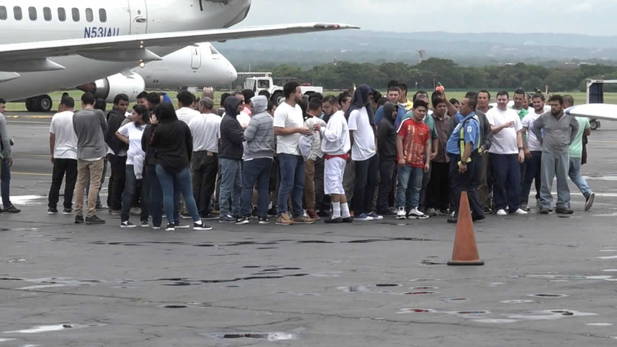 Continúan llegando más Nicaragüenses deportados de Estados Unidos