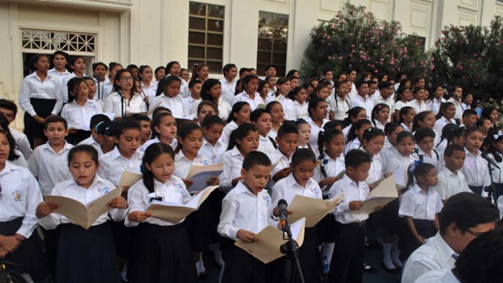 Coro colegio apoyo Taiwán 