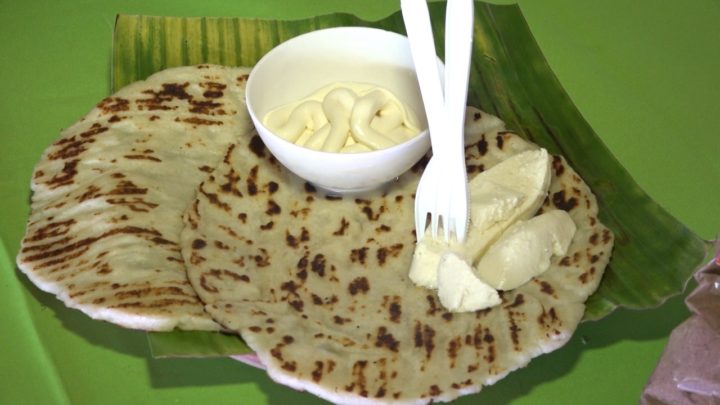 Disfrute de la gastronomía a base de maíz en el Parque de Ferias 