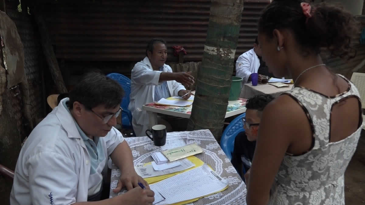 El Embajador de Taiwán y Vicealcalde de Managua entregan la vivienda 143