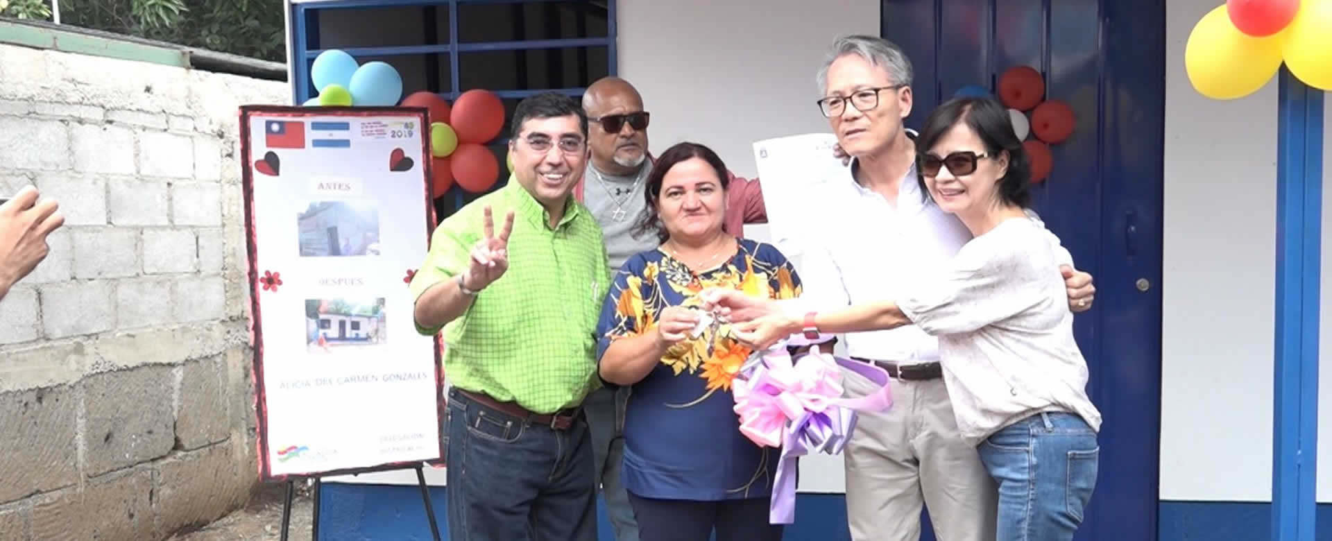 Embajador de Taiwán y Vicealcalde de Managua entregan la vivienda 143