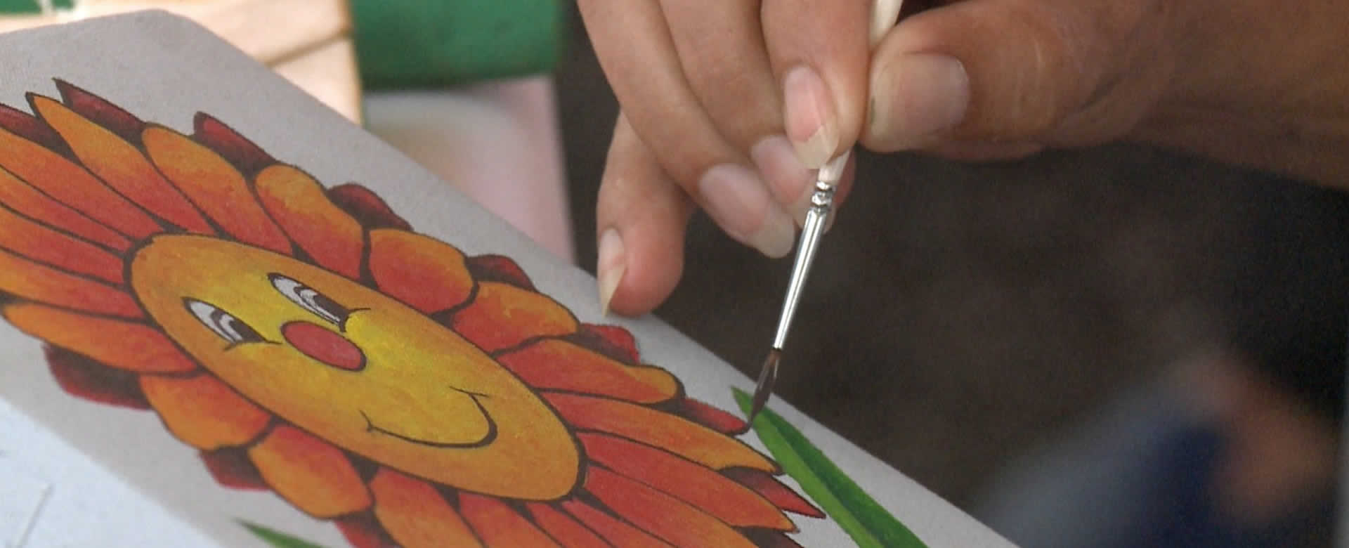 Entre pinceles, pinturas e imaginación deslumbra el talento de Oscar Balladares