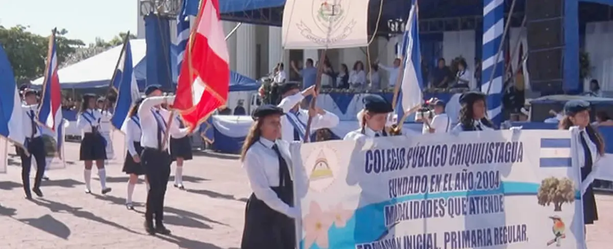 Estudiantes de los Distritos III y VII protagonizan el segundo desfile
