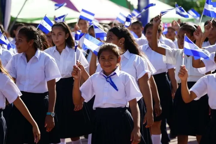 Estudiantes del distrito IV y VI de Managua participan en Desfile Patrio 