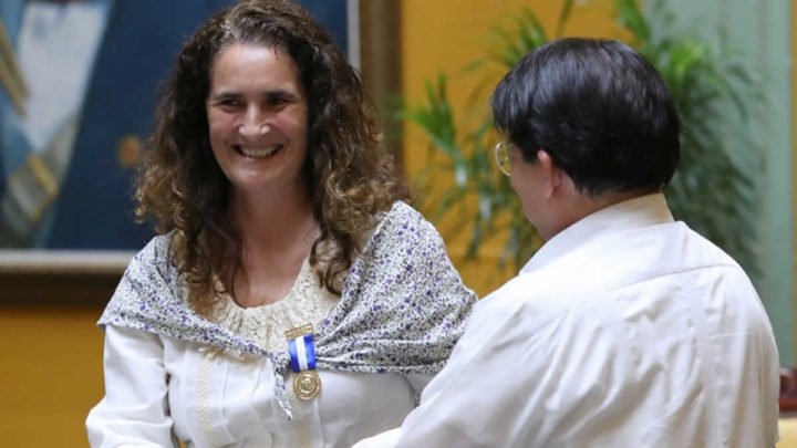 Otorgan Orden Independencia Cultural Rubén Darío a nieta de Ramón Belausteguigoitia