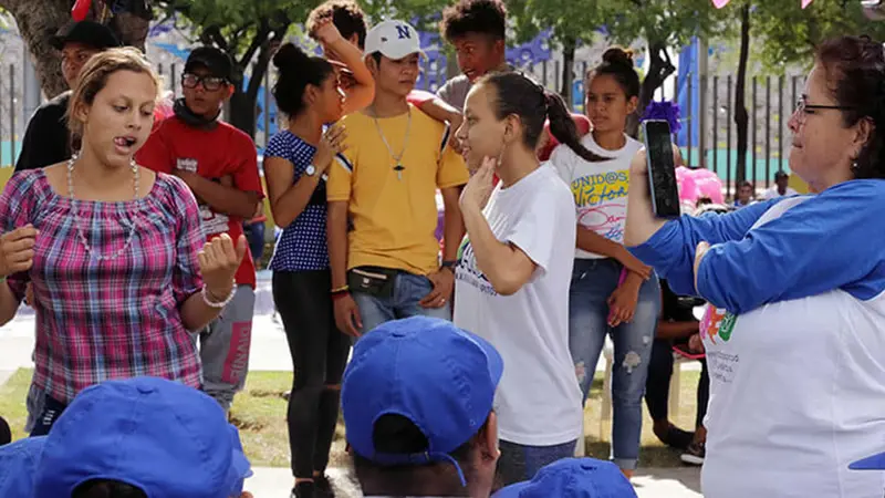 Personas discapacitadas celebran una tarde cultural en el Parque Luis Alfonso