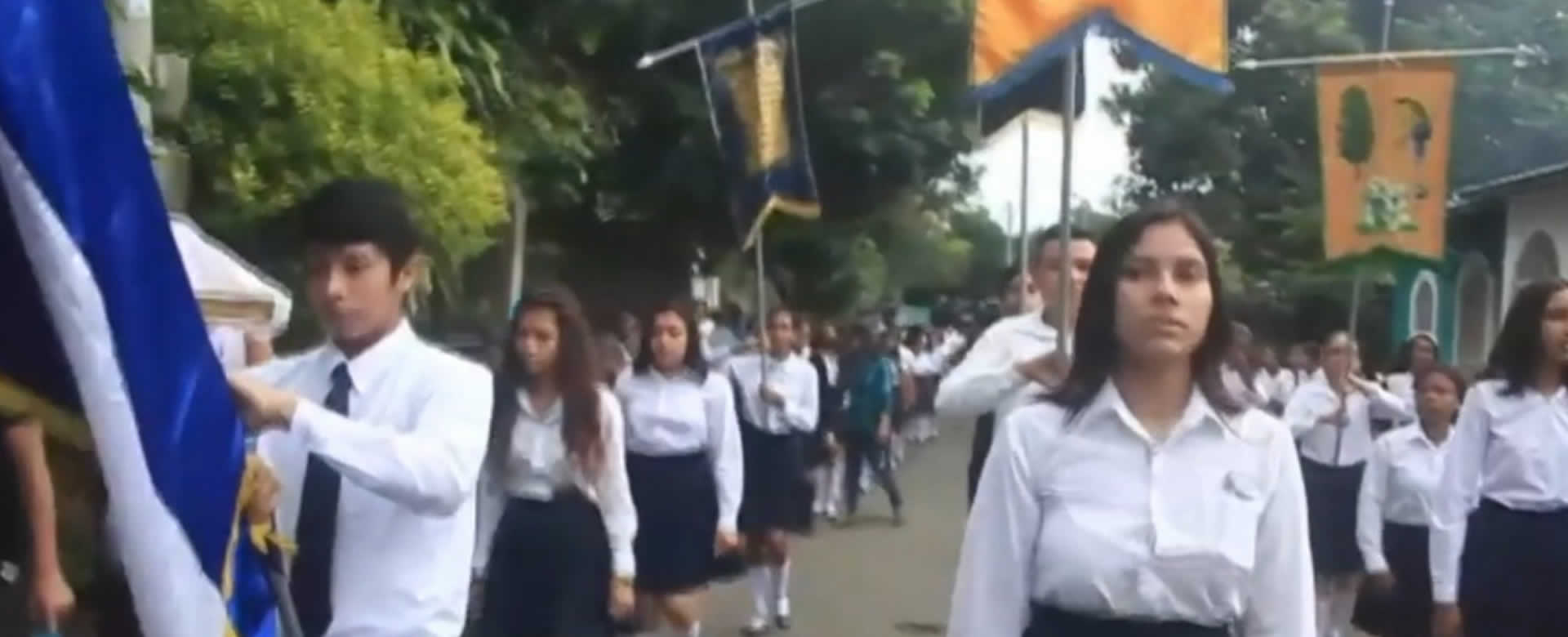 San Marcos: Estudiantes de los centros públicos realizan el primer desfile patrio