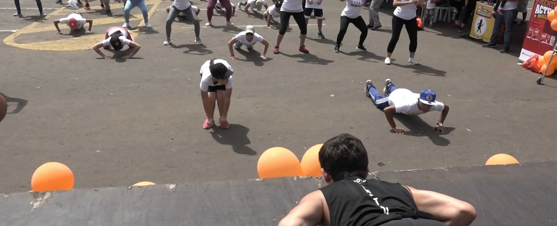 Capitalinos participan en zumbatón a favor de pacientes con esclerosis múltiples