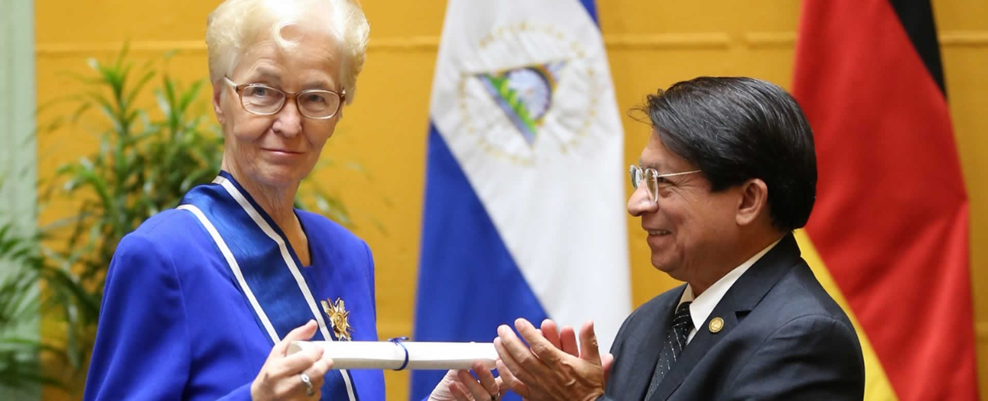 Embajadora de Alemania en Nicaragua es condecorada con la Orden José de Marcoleta