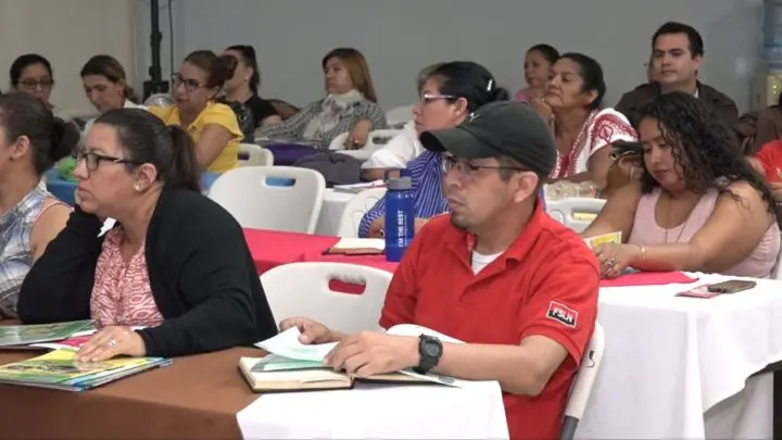 MINED realiza encuentro con padres de escuela de educación especial