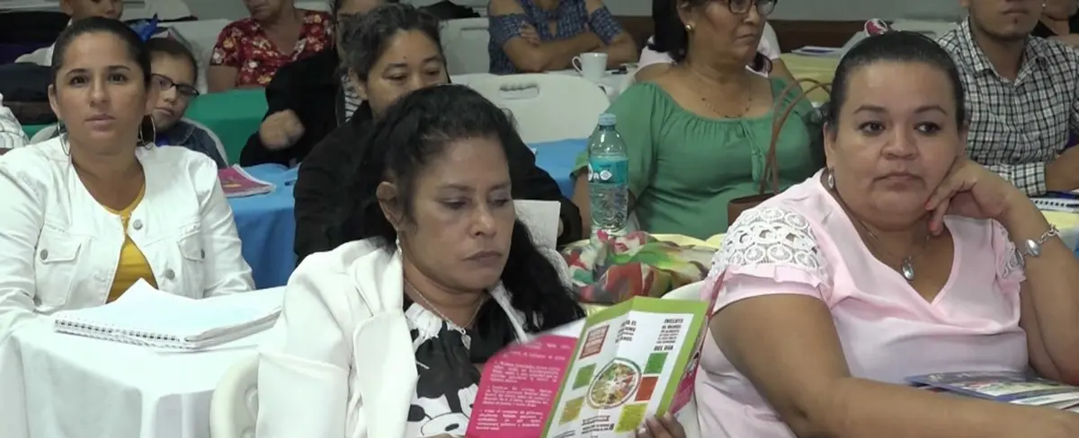 MINED realiza encuentro con padres de escuela de educación especial