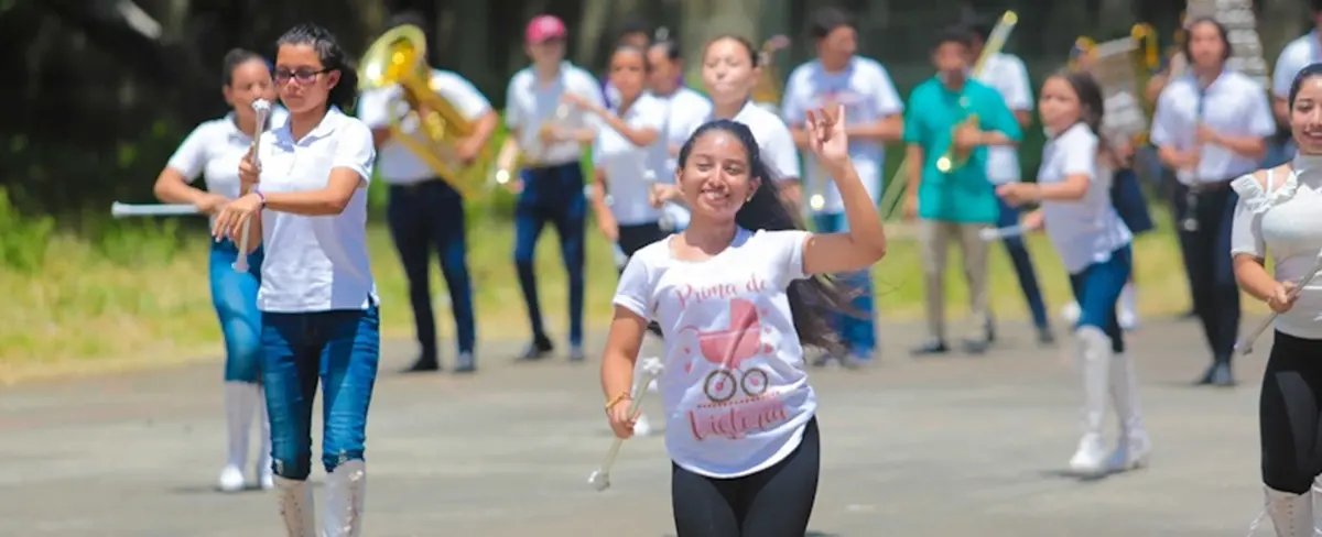 Estudiantes del Instituto Maestro Gabriel preparan fiestas patrias