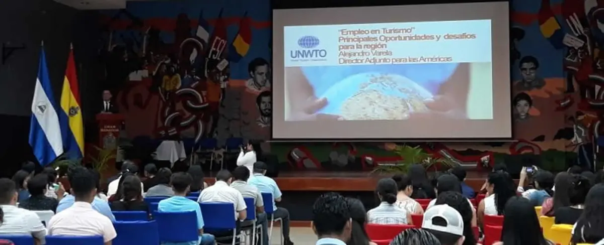 INTUR fortalece conocimientos a estudiantes de turismo