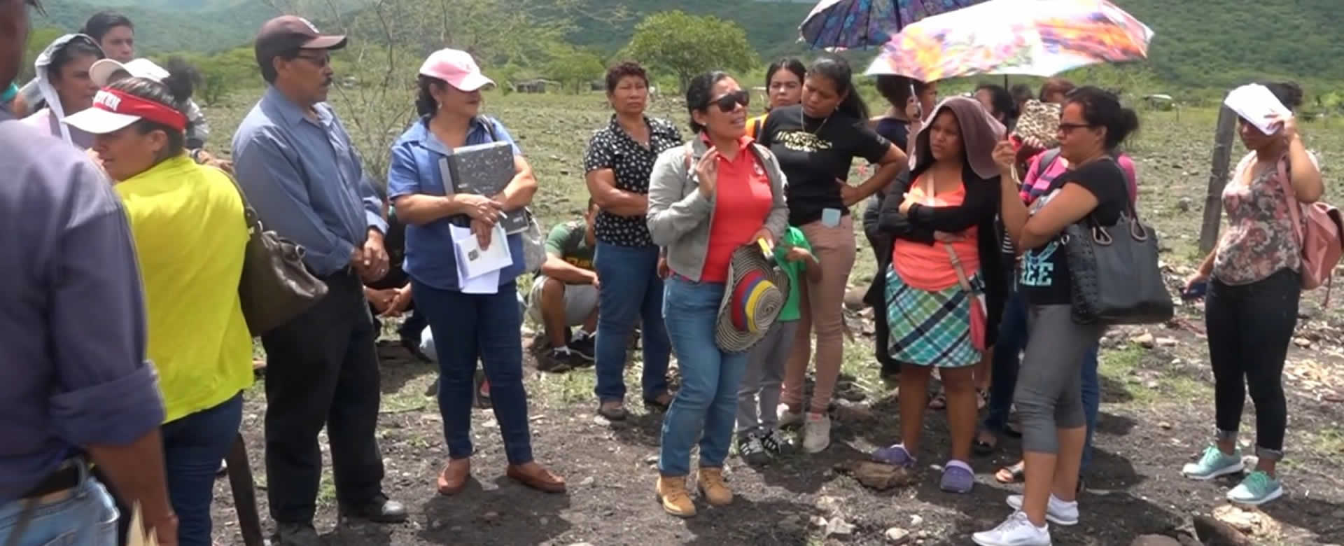 Entregan lotes del programa "Bismark Martínez" en Condega