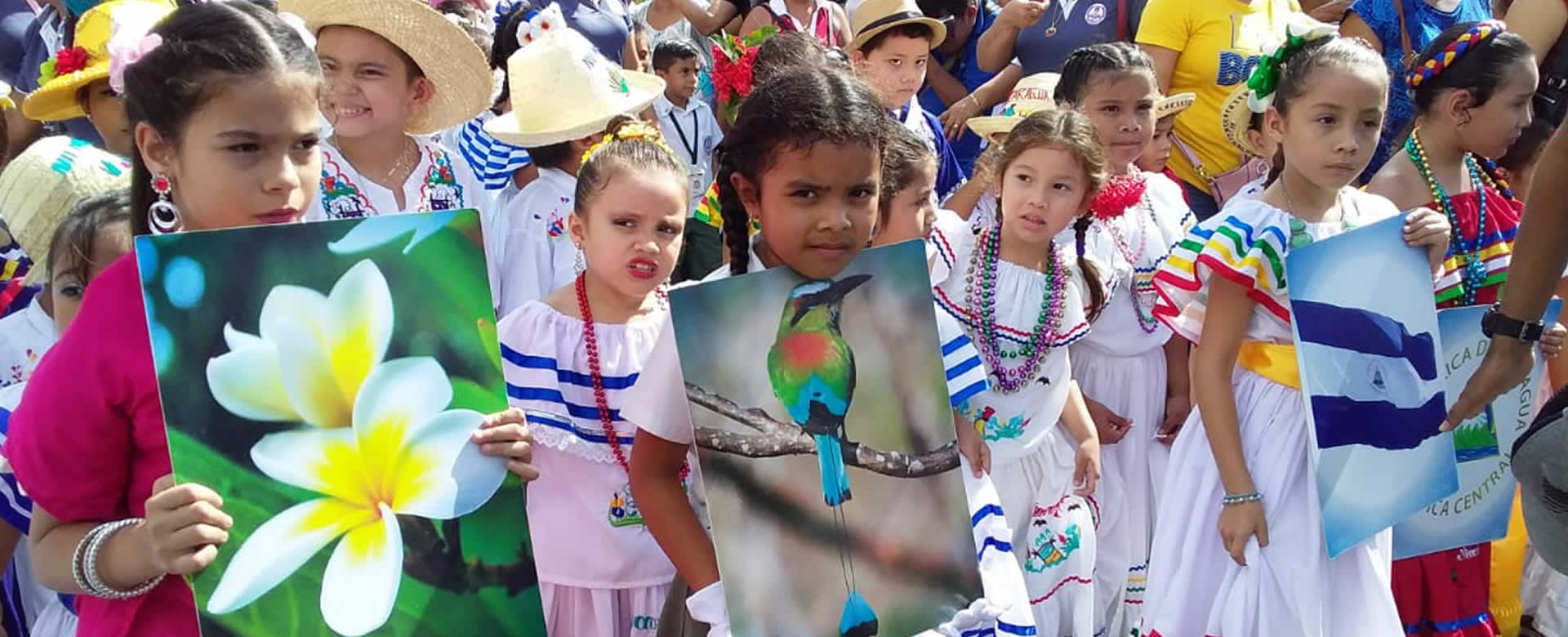 Niños y niñas de Masaya desfilan en amor a la patria
