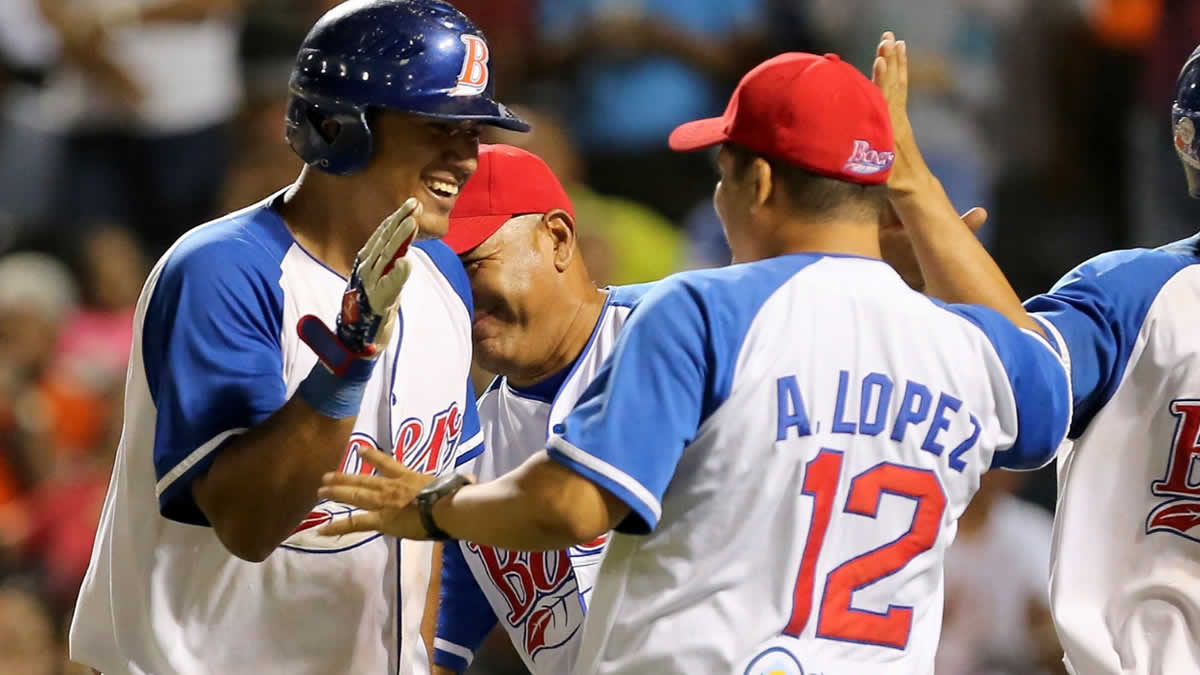 Bóer receta lluvia de jonrones a los Dantos y empatan la serie semifinal