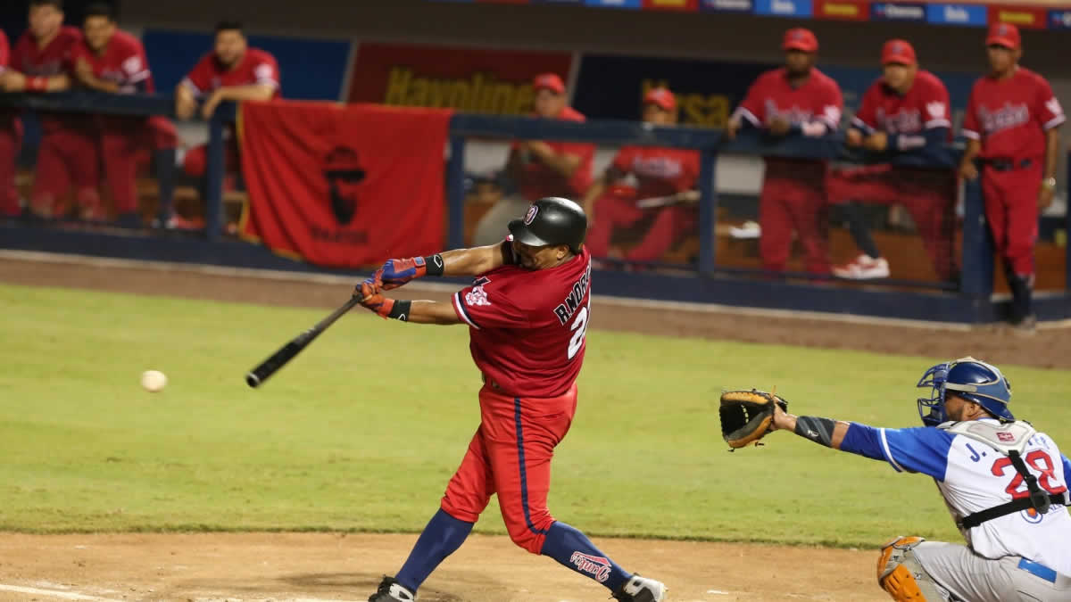 Bóer receta lluvia de jonrones a los Dantos y empatan la serie semifinal