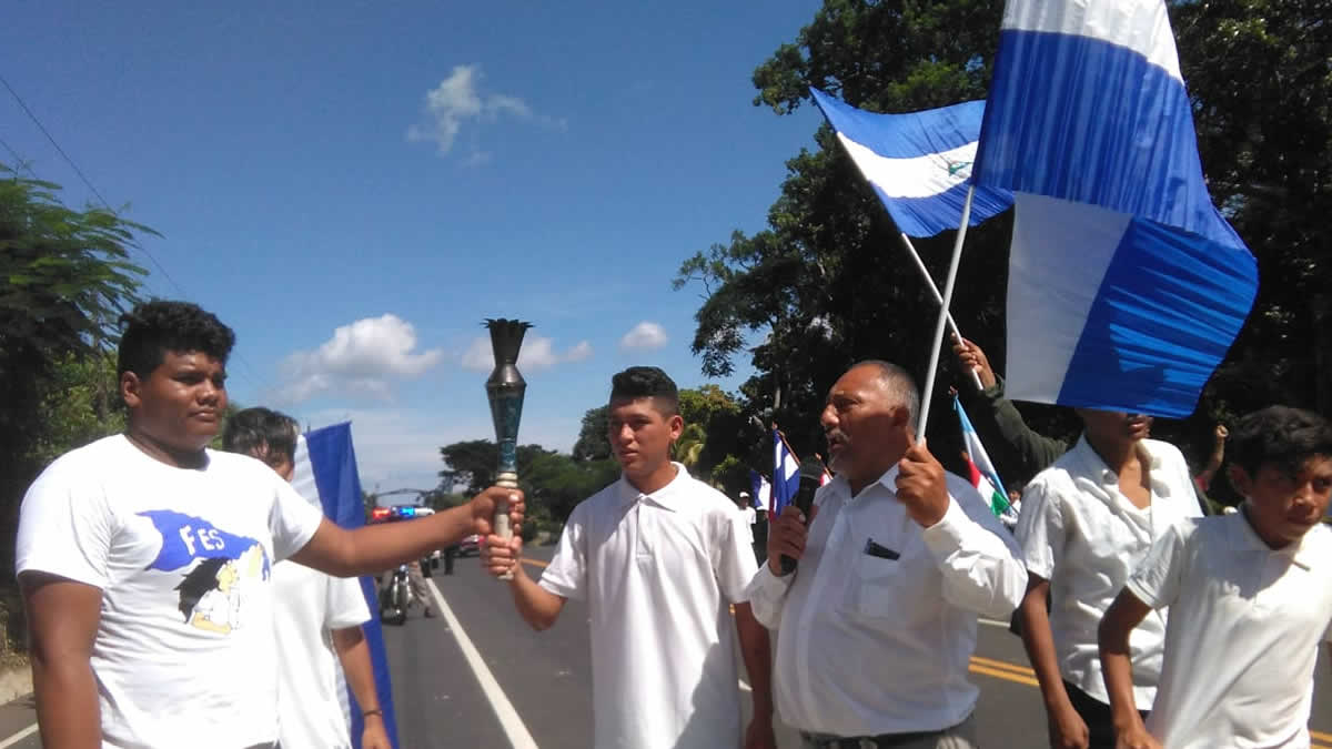 Carazo recibe con orgullo la antorcha de los héroes de Nandaime
