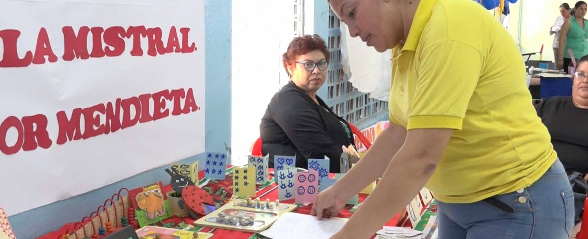 Docentes de la capital realizan feria pedagógica municipal