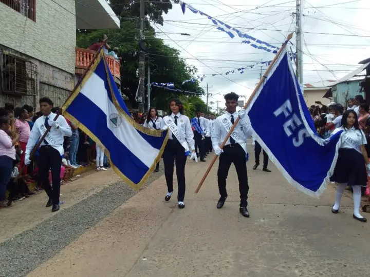 Estudiantes de Bluefields realizan desfile patrio por amor a Nicaragua