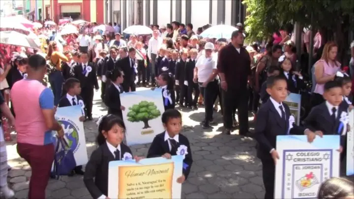 Estudiantes de Boaco rinden homenaje a la patria con desfile azul, blanco y azul 