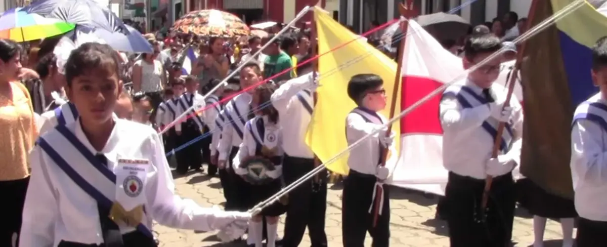Estudiantes de Boaco rinden homenaje a la patria con desfile azul, blanco y azul