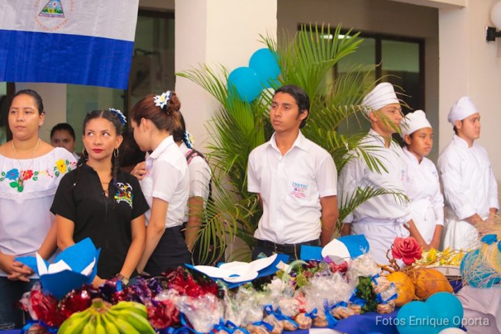 Estudiantes de Hotelería y Turismo demuestran sus habilidades culinarias