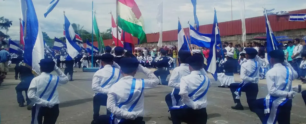 Estudiantes desfilan por las calles de Somoto en honor a la patria