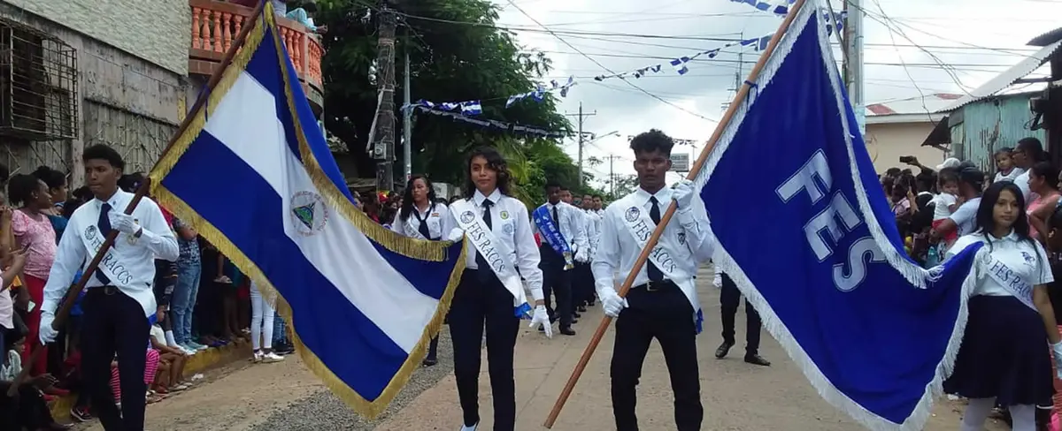 Estudiantes de Bluefields realizan desfile patrio por amor a Nicaragua