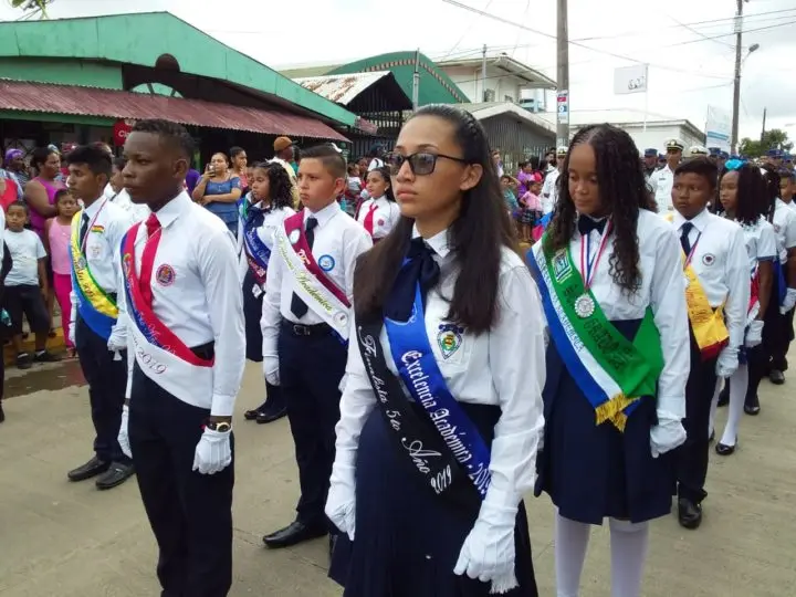 Estudiantes de Bluefields realizan desfile patrio por amor a Nicaragua