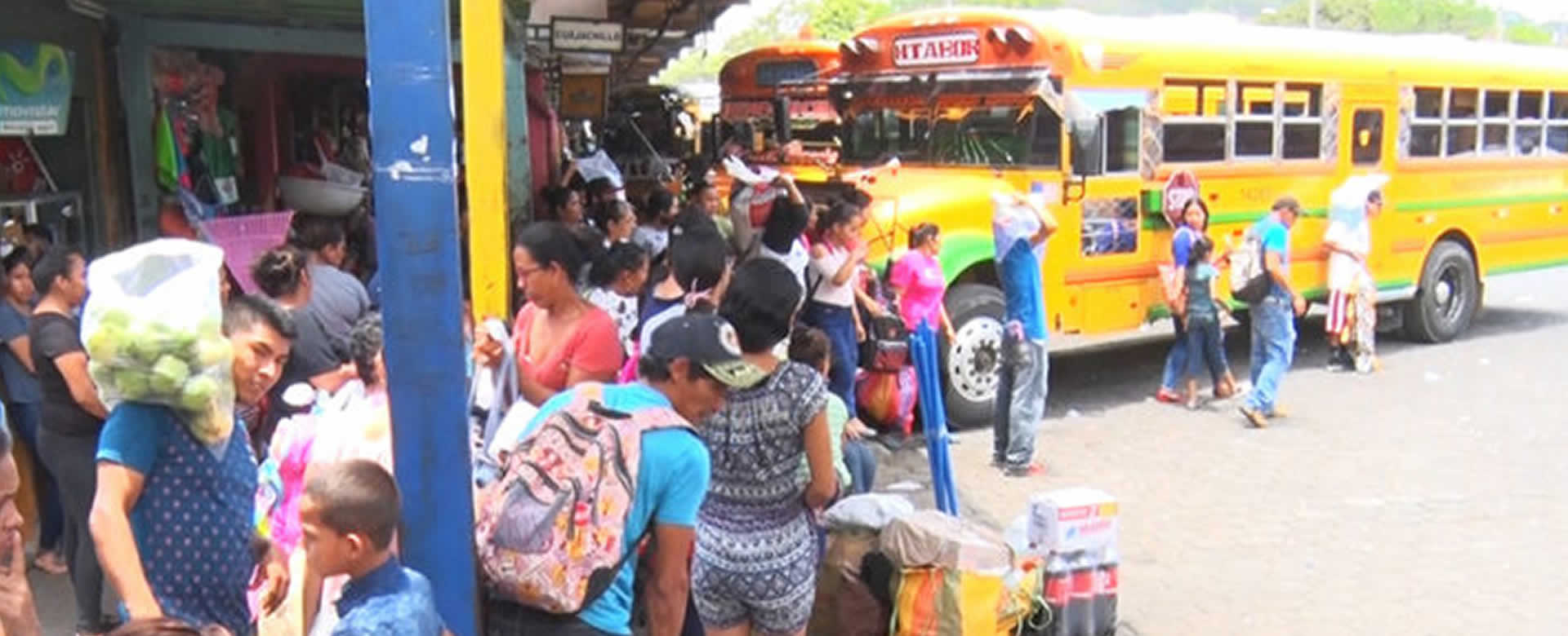 Familias salen de la capital para disfrutar de los días patrios