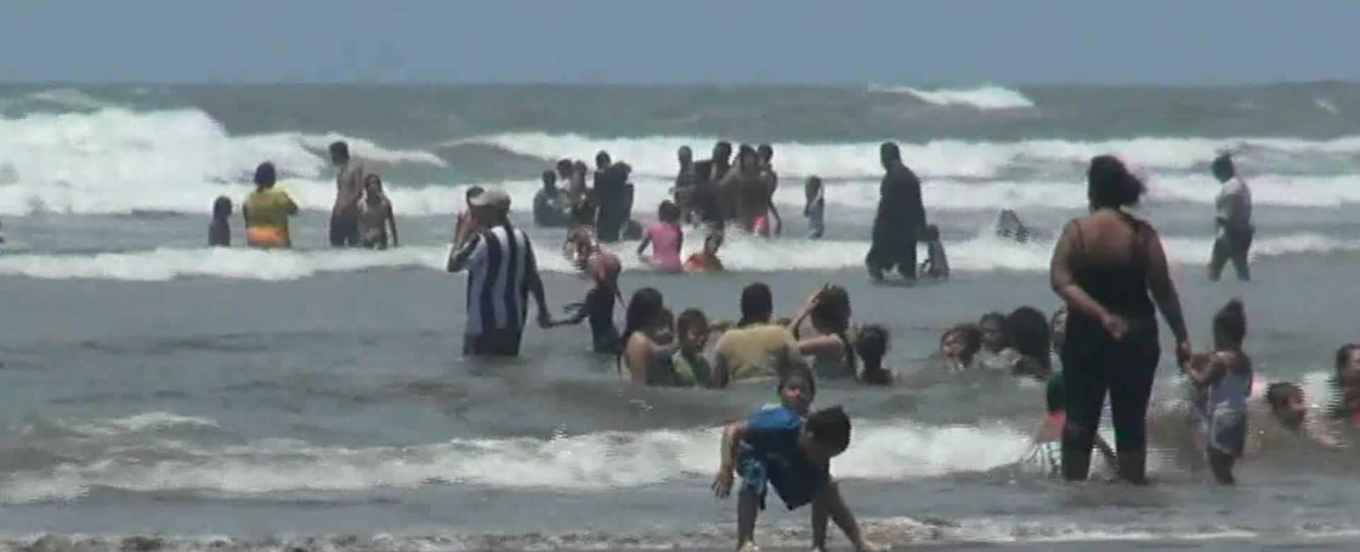 Familias visitan las playas de Pochomil y Masachapa en los días patrios