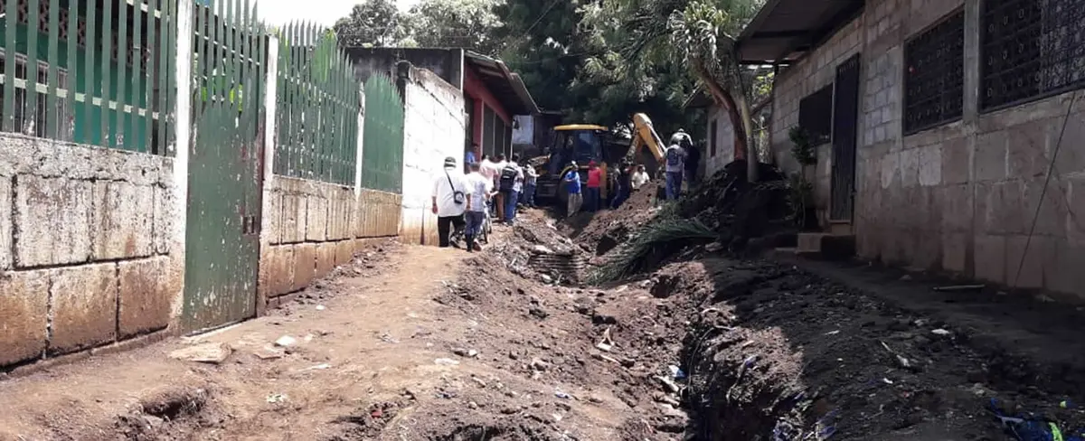 Fuerte lluvia afectan las calles y viviendas de los barrios en Managua