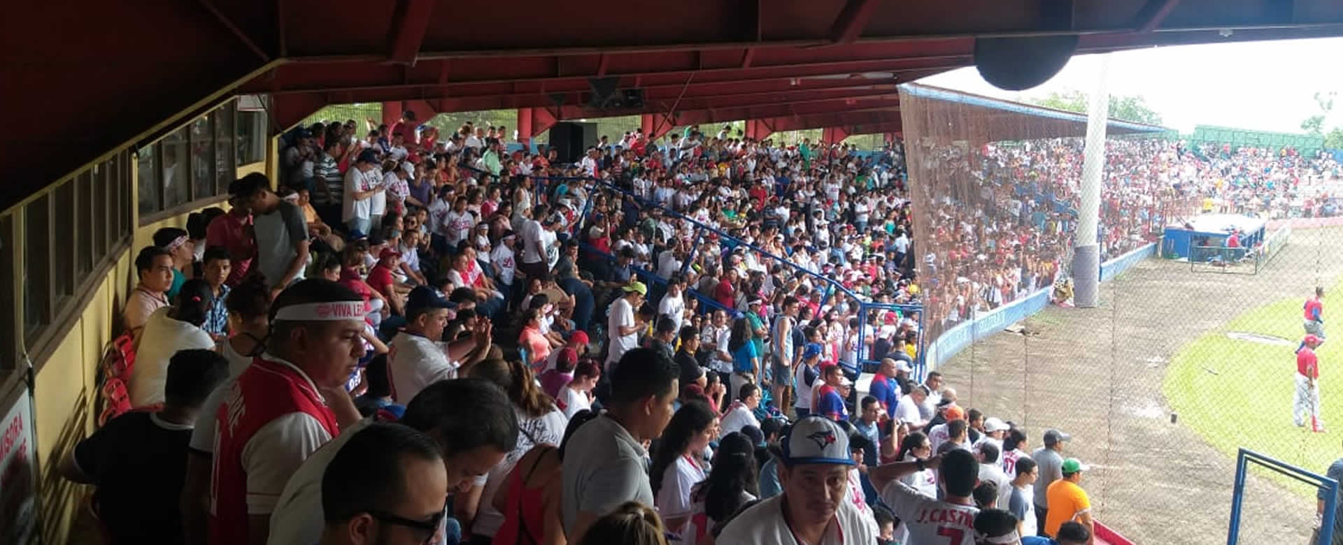 Leones de León toman la delantera contra los Indios del Bóer