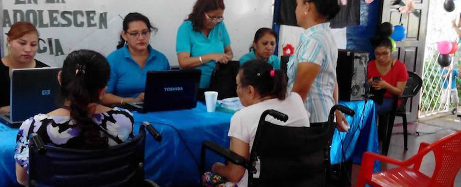 MINSA entrega carnet de salud a discapacitados para una mejor atención