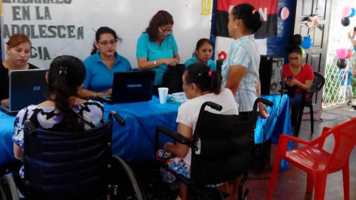 MINSA entrega carnet de salud a discapacitados para una mejor atención