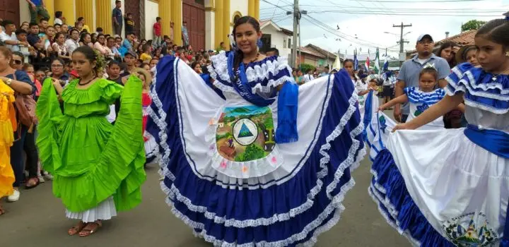Masaya se viste de azul, blanco y azul en saludo a las fiestas patrias